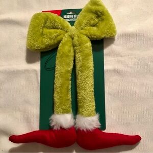 The Grinch Hanging Green Bow Grinch Legs Door Hangin NWT Dr. Suess furry soft